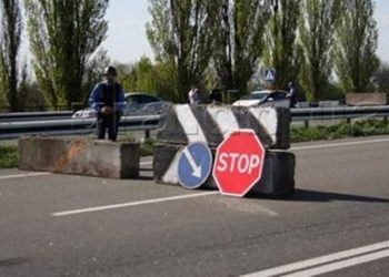 На блокпостах под Мариуполем боевики ставят подростков и раненых товарищей