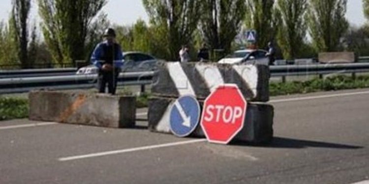 На блокпостах под Мариуполем боевики ставят подростков и раненых товарищей