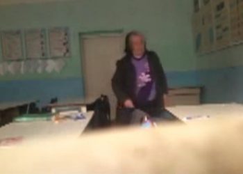 Скандал в Закарпатье: учительница ковырялась в вещах детей, когда их не было в классе