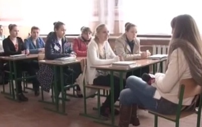 В Ровенской области учительница пробила руку ученицы шариковой ручкой