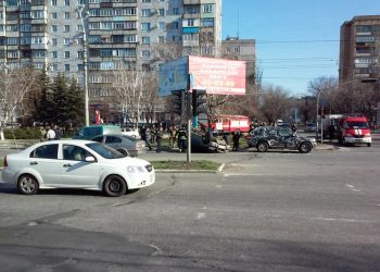 В Мариуполе перевернулась военная машина