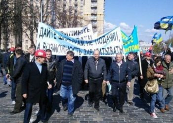 Более тысячи шахтеров прорвались к зданию АП в Киеве