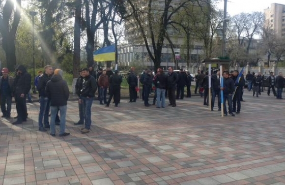 Шахтеры продолжают митинг возле Верховной Рады