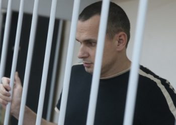 Петр Порошенко присудил пленному Сенцову стипендию