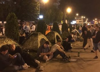 Македонская полиция взяла под охрану лагерь оппозиции