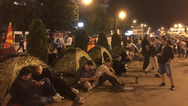 Македонская полиция взяла под охрану лагерь оппозиции