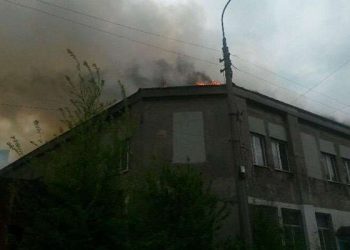 Мариуполь в дыме: горит цех предприятия, которое производит пенопласт