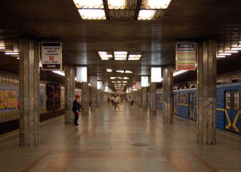 Трагедия в киевском метро: женщина бросилась под поезд