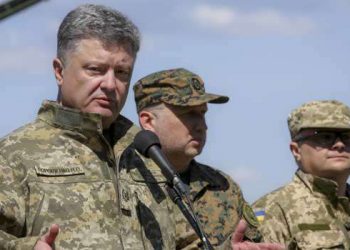 Порошенко заявил о готовности увольнять каждого, кто будет называть цены в долларах