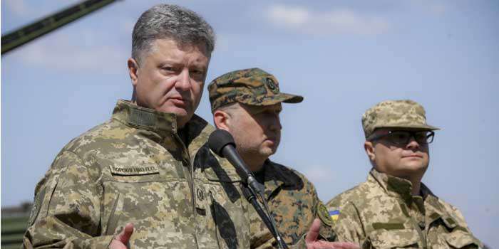 Порошенко заявил о готовности увольнять каждого, кто будет называть цены в долларах