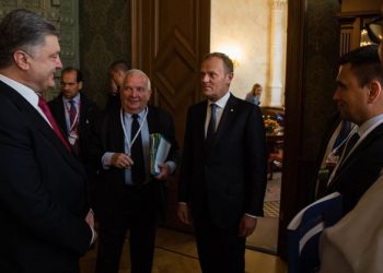 Порошенко прибыл в Ригу на пленарное заседание саммита