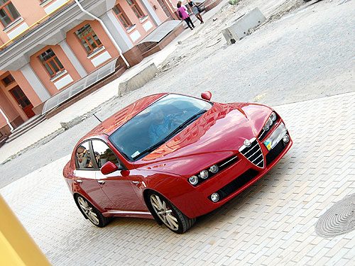 Alfa Romeo достанется двигатель от спорткара 4C