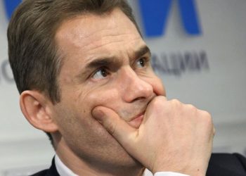 Астахов считает нормальным вступать в брак до 18 лет, - пресса