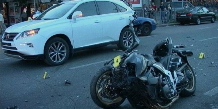 Девушка на Lexus стала причиной смертельной аварии в центре Киева