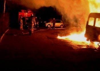 Четыре авто ночью сгорели в Киеве