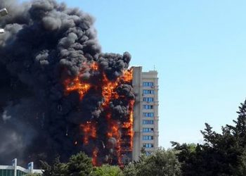 Ужасный пожар охватил дом в Баку: среди погибших есть дети