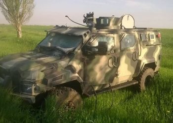 Бойцы «Правого сектора» и батальона «Донбасс» украли броневик из-под носа боевиков