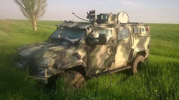 Бойцы «Правого сектора» и батальона «Донбасс» украли броневик из-под носа боевиков