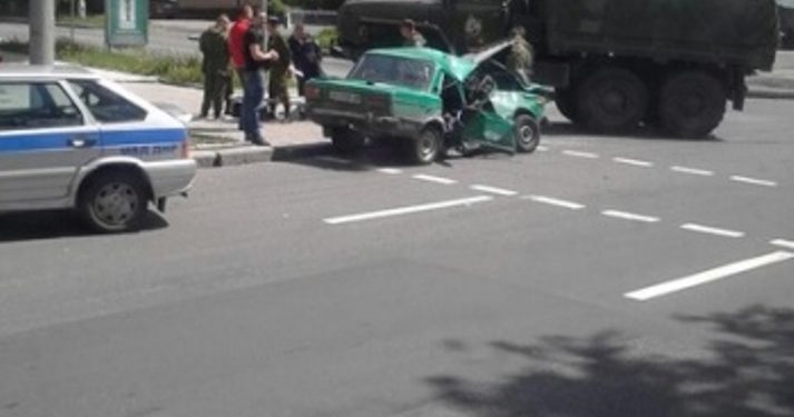 В Донецке фура боевиков «ДНР» раздавила «Жигули»
