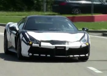 Твин-турбо суперкар Ferrari 488 GTB осенью 2015 года получит открытую версию Spider