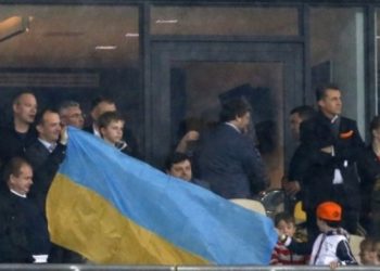 После матча Днепр-Наполи болельщики едва не затоптали футболистов
