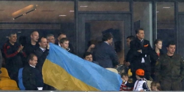 После матча Днепр-Наполи болельщики едва не затоптали футболистов