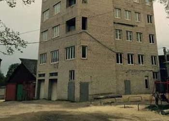 В Харькове вместо гаража построили многоэтажку