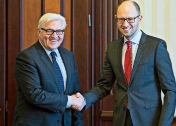 Германия выделит украинскому государству полмиллиарда евро. Об этом в пятницу, двадцать девятого мая, на совместной пресс-конференции в Киеве с Франком-Вальтером Штайнмайером, министром иностранных дел Германии, заявил премьер-министр Украины Арсений Яценюк. Новость передает Свит24. Премьер сказал: «Правительство Германии открыло линию на 500 млн евро для энергомодернизации и восстановления Донбасса». Данные средства, сообщает, будут потрачены на утепление домов и проекты по энергоэффективности.