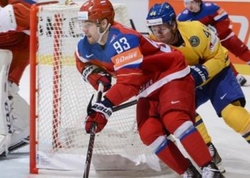 Судебный пристав в Новосибирске арестовал за долги клюшки хоккеиста