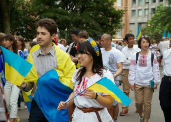 В столице Японии более 150 украинцев и японцев вышли на парад вышиванок