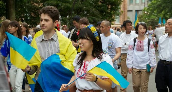 В столице Японии более 150 украинцев и японцев вышли на парад вышиванок