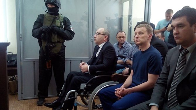 Кернеса в Полтавском суде охраняют бойцы с автоматами