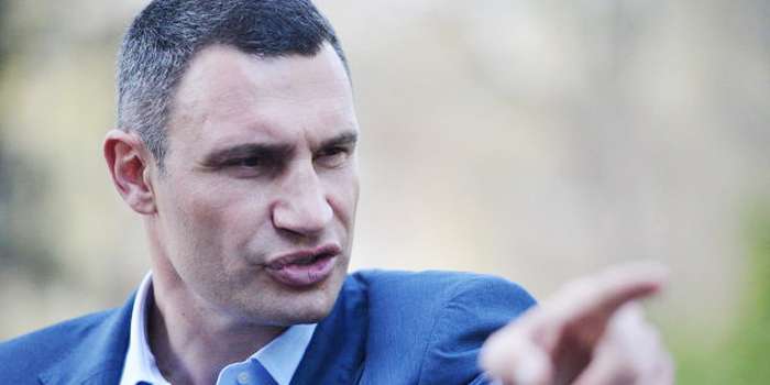 Кличко пообещал расторгнуть договор с застройщиком на Осокорках