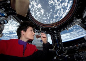 Космонавты сварили кофе в невесомост