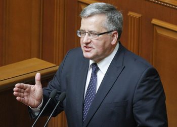 Коморовский: Польша не будет посылать солдат на войну в Украину