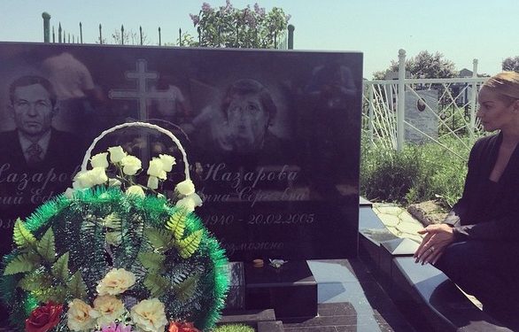 Волочкова шокировала пользователей соцсетей фотографией среди могил