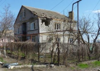При ночном обстреле боевиками Песок ранения получили два мирных жителя