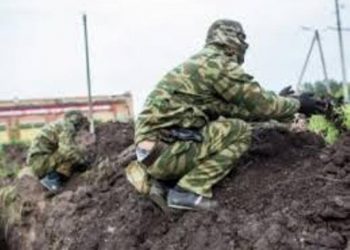 Боевики кормят людей за рытье окопов, - СМИ
