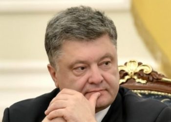 Порошенко рассказал, сколько солдат защищают Донбасс