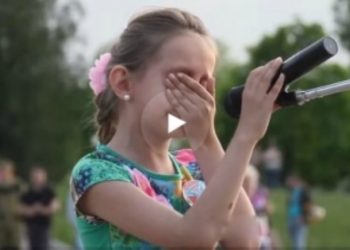 На похоронах Мозгового девочка читала стихи и плакала