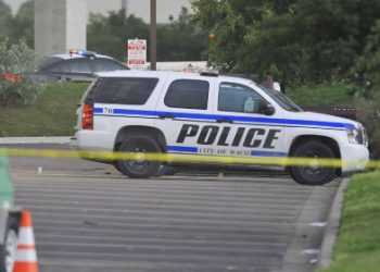 В США полицейский застрелил мужчину, спасшего от утопления