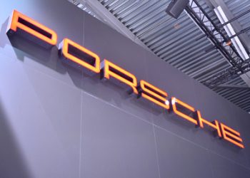 Инженеры компании Porsche ведут разработку новой системы круиз-контроля