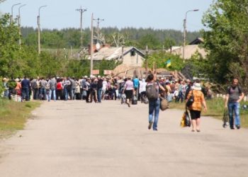 Украинские оперативники полностью перекрыли мост в Станице Луганской