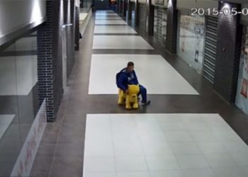 Интернет взорвало видео с уникальной кражей с минского супермаркета