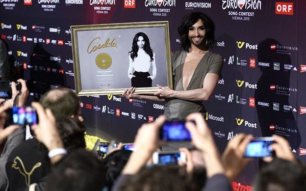 Кончита Вурст удивила откровенным декольте на «Евровидении 2015»