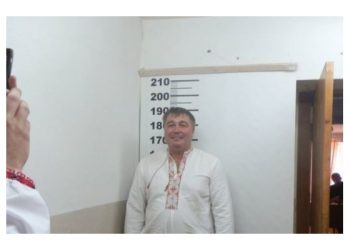 Задержанные в Крыму активисты устроили парад вышиванок в РОВД