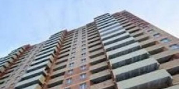 В Киеве молодая девушка прыгнула с многоэтажки