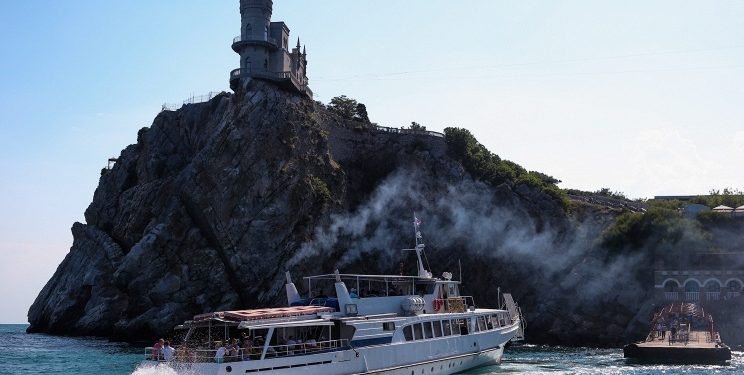 Сегодня ЕС продлит санкции против оккупированного Крыма