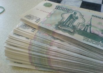 В Луганской области женщина пыталась провезти в Россию 2,5 млн рублей под одеждой