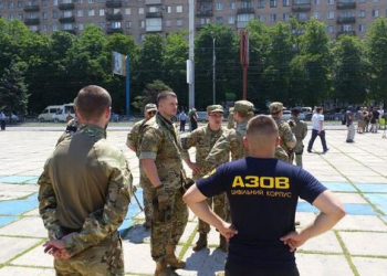 Аваков, Ляшко и Турчинов прибыли в Мариуполь на годовщину освобождения